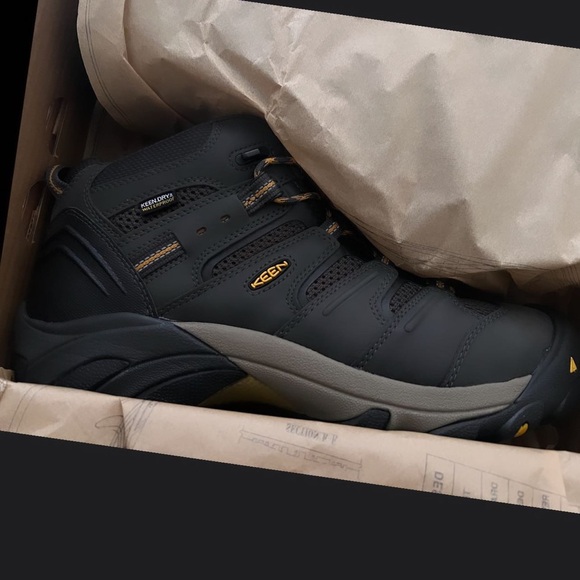 New KEEN, steel toes size 12 men boots - Picture 2 of 2